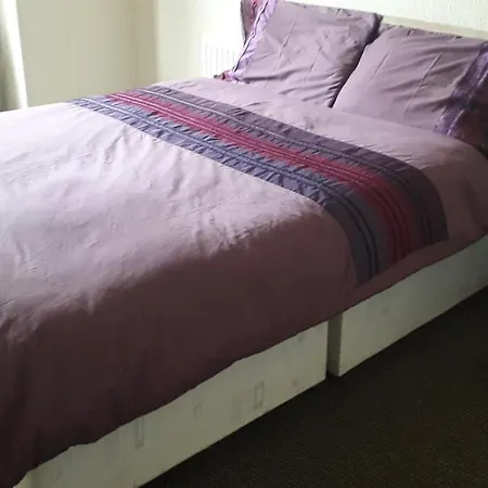 Bird Song Old Trafford بيت للعطل