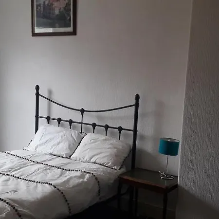 بيت للعطل Bird Song Old Trafford *