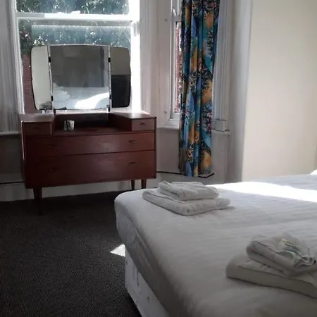 Bird Song Old Trafford مانشستر