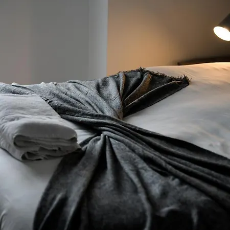 Onpoint - Spacious 2 Bedroom Apt - City Centre With Balcony Apartamento *