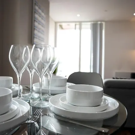 Appartement Onpoint - Spacious 2 Bedroom Apt - City Centre With Balcony