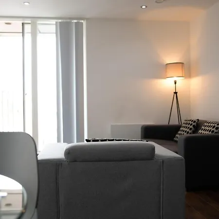 Appartement Onpoint - Spacious 2 Bedroom Apt - City Centre With Balcony *