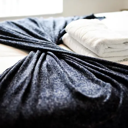 Hotel Onpoint - Spacious 2 Bedroom Apt - City Centre With Balcony 3*