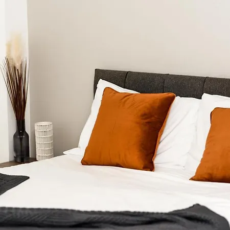 Onpoint - Spacious 2 Bedroom Apt - City Centre With Balcony * Manchester