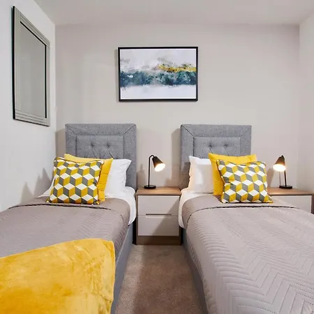 Lovely Central Abode - Amazing Views - Parking *