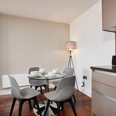 Lovely Central Abode - Amazing Views - Parking Lejlighed *