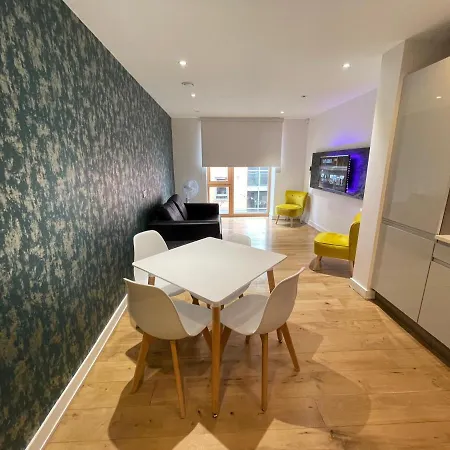 Quay Apartment *