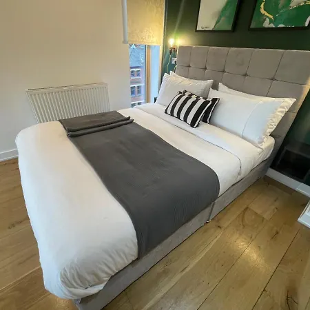 Quay Apartment *