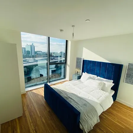 Penthouse With Balcony Views Apartment *