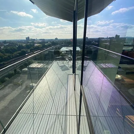 Penthouse With Balcony Views * Manchester