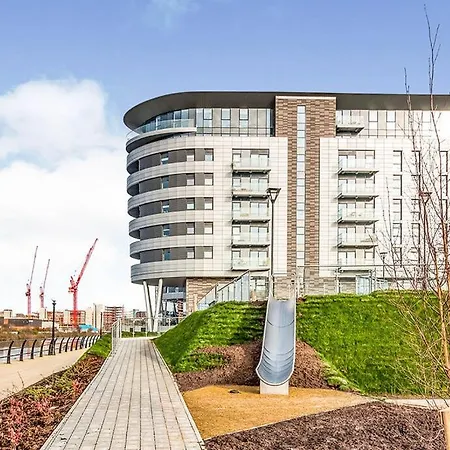 Penthouse With Balcony Views * Manchester
