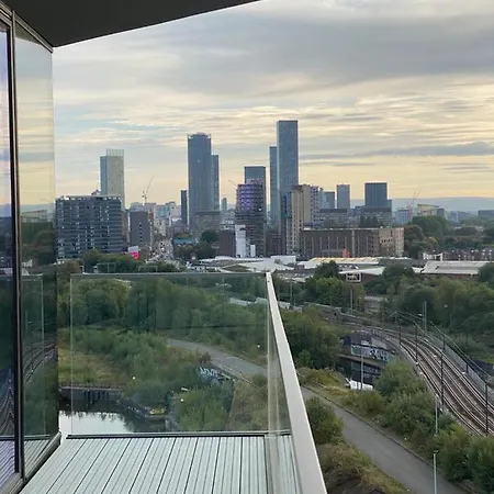 Penthouse With Balcony Views Apartment *