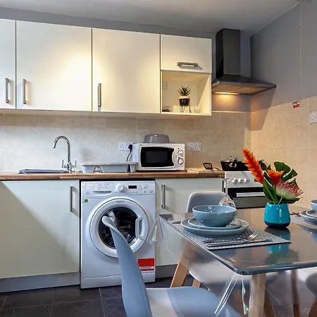 Апартаменты Pass The Keys Modern 1Bed Apartment With Parking - Gated Grounds