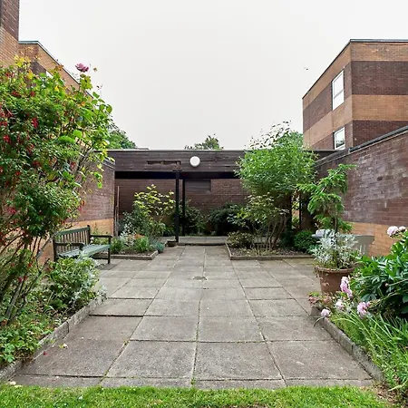 Pass The Keys Modern 1Bed Apartment With Parking - Gated Grounds