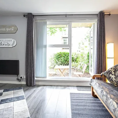 Pass The Keys Modern 1Bed Apartment With Parking - Gated Grounds Манчестер