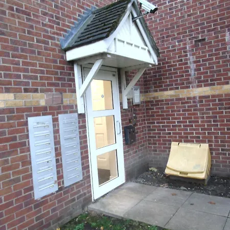 Larch Gardens 2 Bedroom Flat Apartament