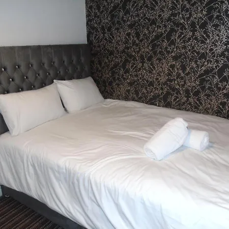 Apartment Larch Gardens 2 Bedroom Flat Manchester