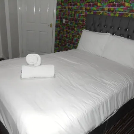 Larch Gardens 2 Bedroom Flat Manchester