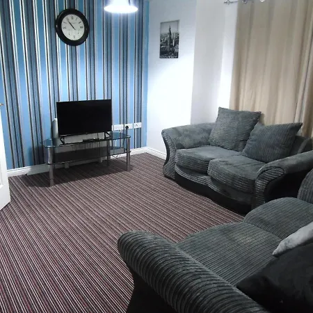 Larch Gardens 2 Bedroom Flat Apartment Manchester