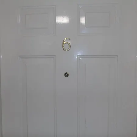 Larch Gardens 2 Bedroom Flat * Manchester