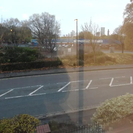 Beautiful 2-Bed Apartment In Manchester
