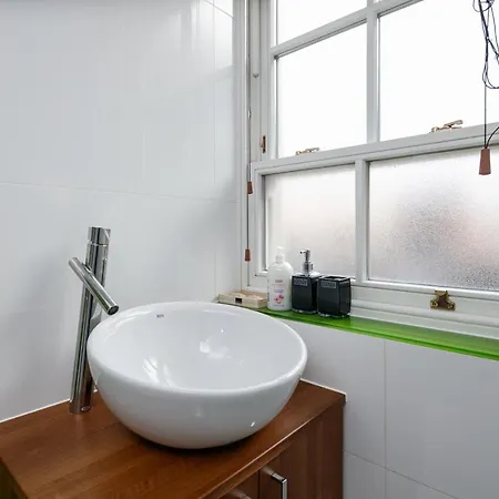 The Finney - Gorgeous, Chic 3 Bedroom House *