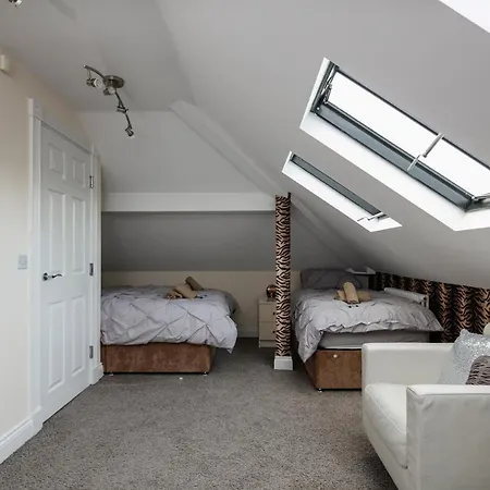The Finney - Gorgeous, Chic 3 Bedroom House