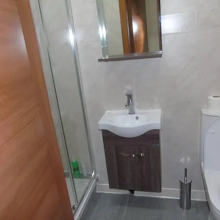 Amina Road 2 Bedroom Apartment Manchester