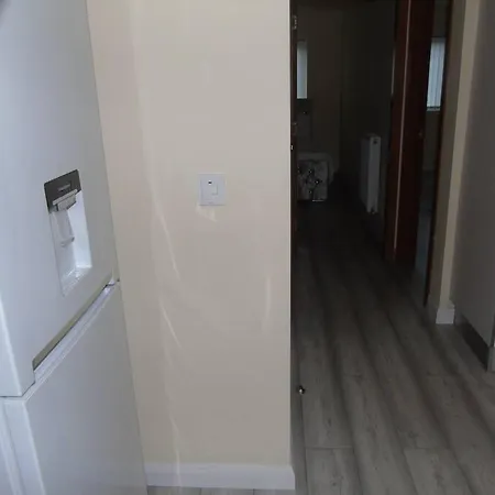 Amina Road 2 Bedroom Apartment Manchester
