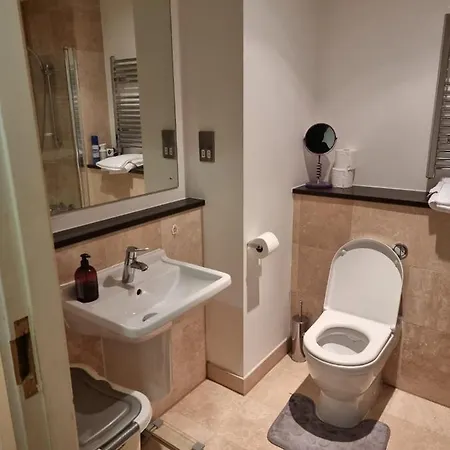 Salford Quays Apartment Two Bedroom *