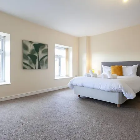 Spacious 3Beds Flat In The Vibrant Northen Quarter Апартаменты *