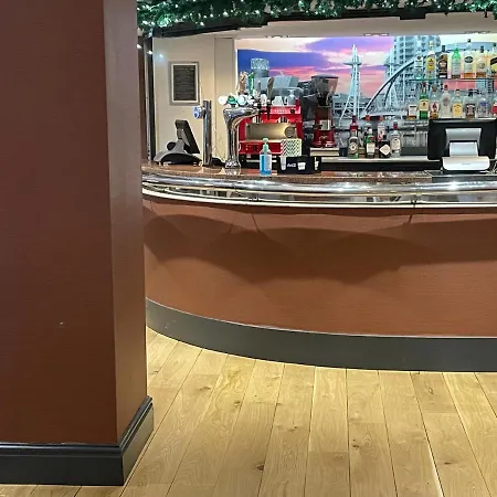 国敦曼切斯特酒店 4* 索尔福德