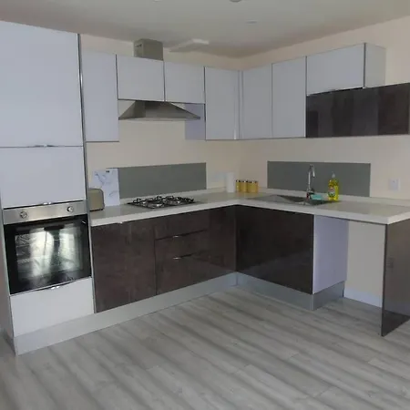 Апартаменты Amina Road 2 Bedroom Apartment