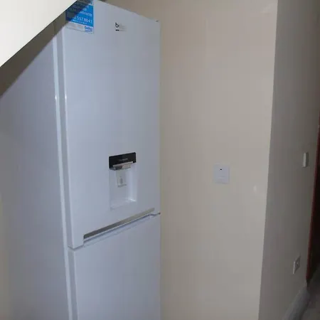 Апартаменты Amina Road 2 Bedroom Apartment Манчестер
