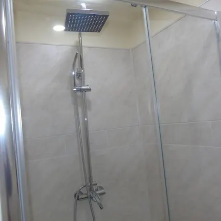 Amina Road 2 Bedroom Apartment * Manchester