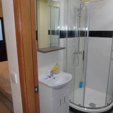 Апартаменты Amina Road 2 Bedroom Apartment