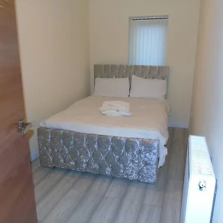 Amina Road 2 Bedroom Apartment * Manchester