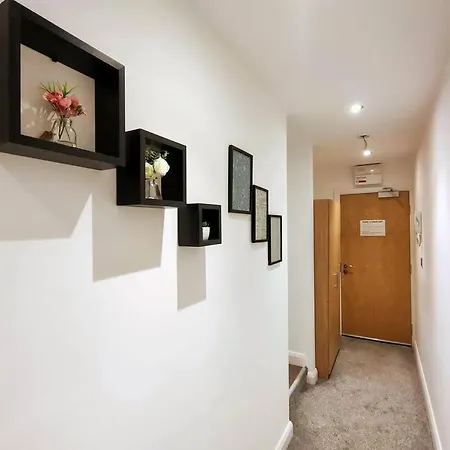 New Listing Close To Oxford Road Train Station * Manchester