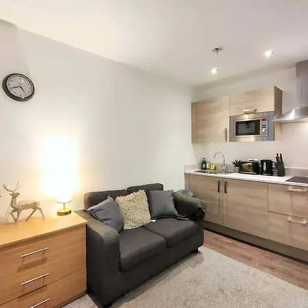 Lejlighed New Listing Close To Oxford Road Train Station