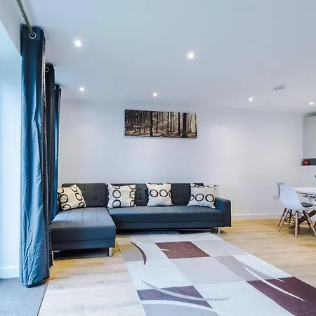 Holiday home Immaculate 3-Bed House In Salford Manchester