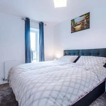 Immaculate 3-Bed House In Salford Manchester