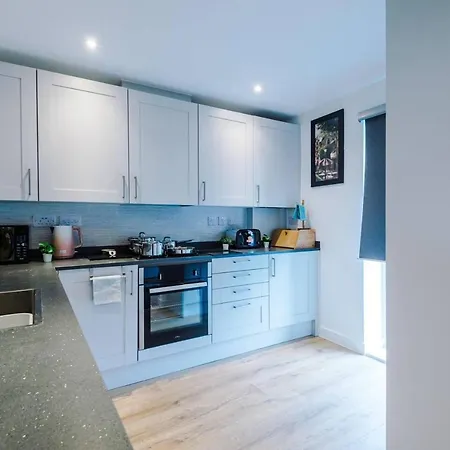 Holiday home Immaculate 3-Bed House In Salford *