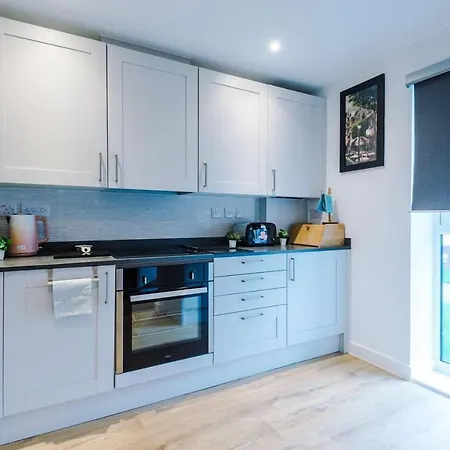 Immaculate 3-Bed House In Salford Manchester