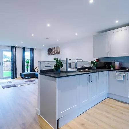 Immaculate 3-Bed House In Salford Manchester