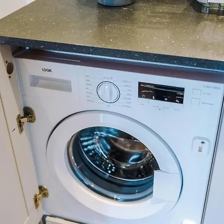 Holiday home Immaculate 3-Bed House In Salford