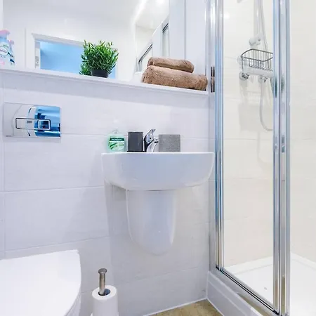Immaculate 3-Bed House In Salford Feriehus Manchester