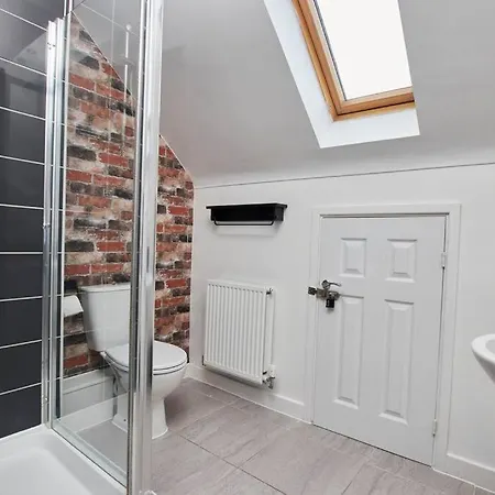Apartment Elegant 4 Bedroom House - Parking - Garden Manchester