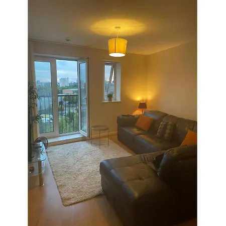 3 Bedroom Beautiful Манчестер