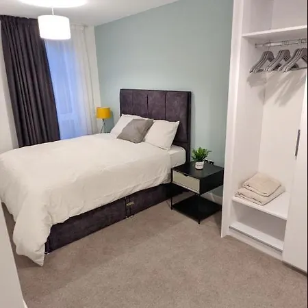A Lovely Modern 2-Bed Apartment In Manchester City *