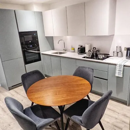Апартаменты A Lovely Modern 2-Bed Apartment In Manchester City *